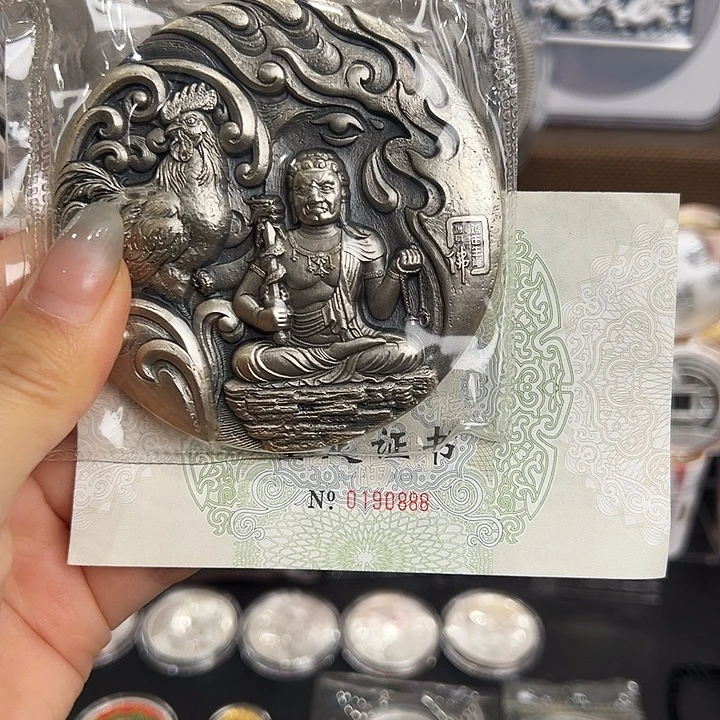纯银鸡年80mm银章。原盒原证