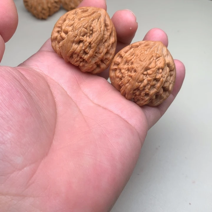 文玩核桃吊坠虎头王44