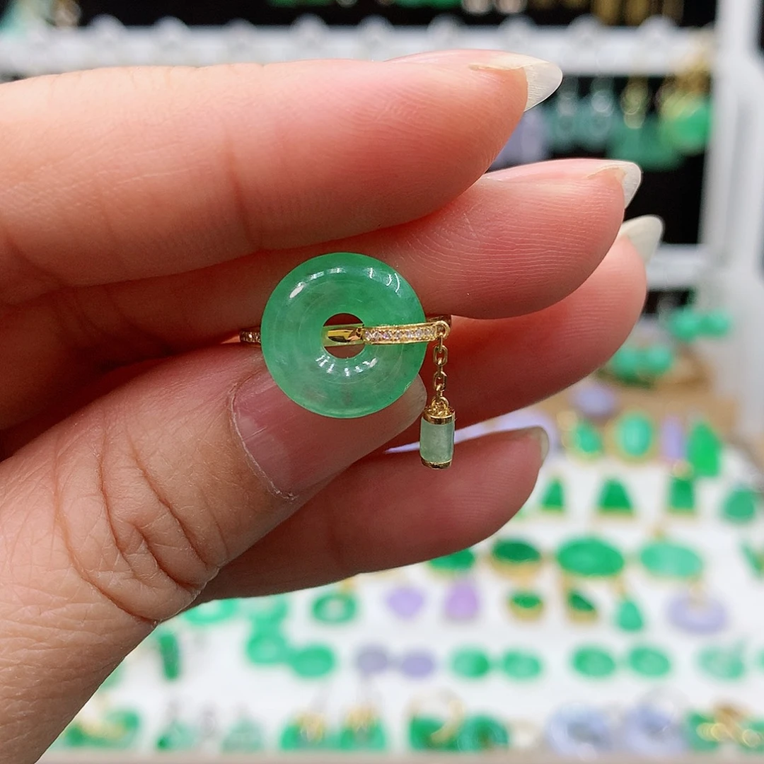 翡翠戒指18K金镶嵌的