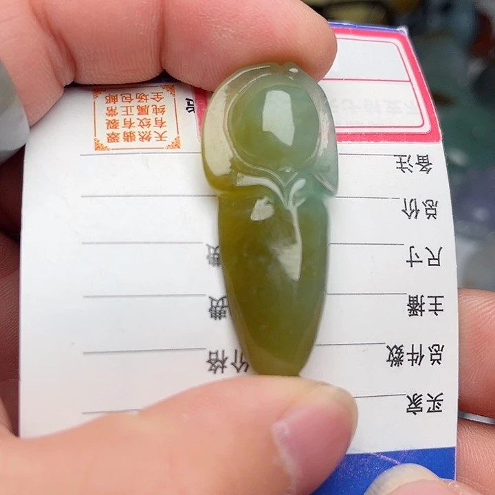 翡翠颈饰未镶嵌玉兰花