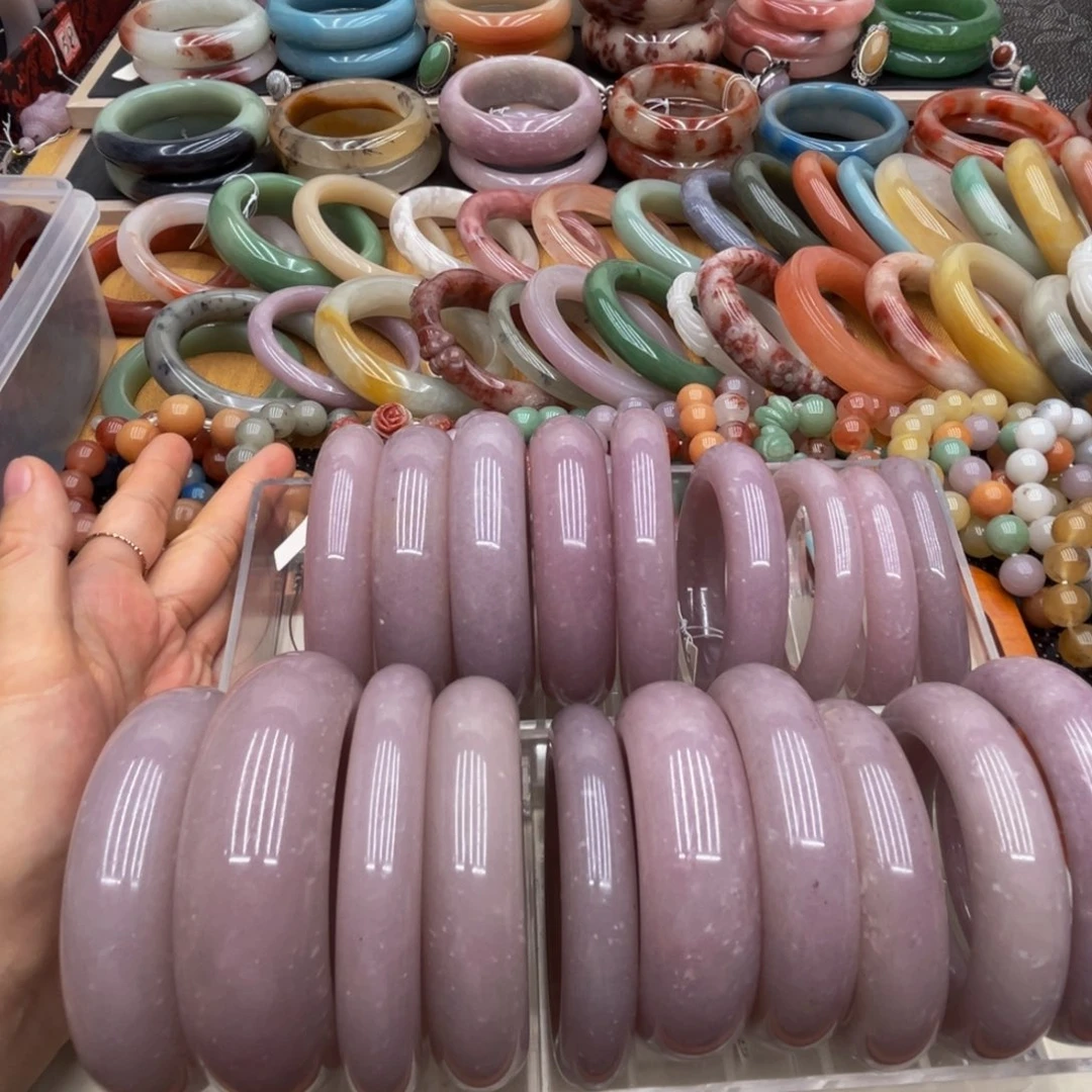 石英质玉未镶嵌圈口齐全