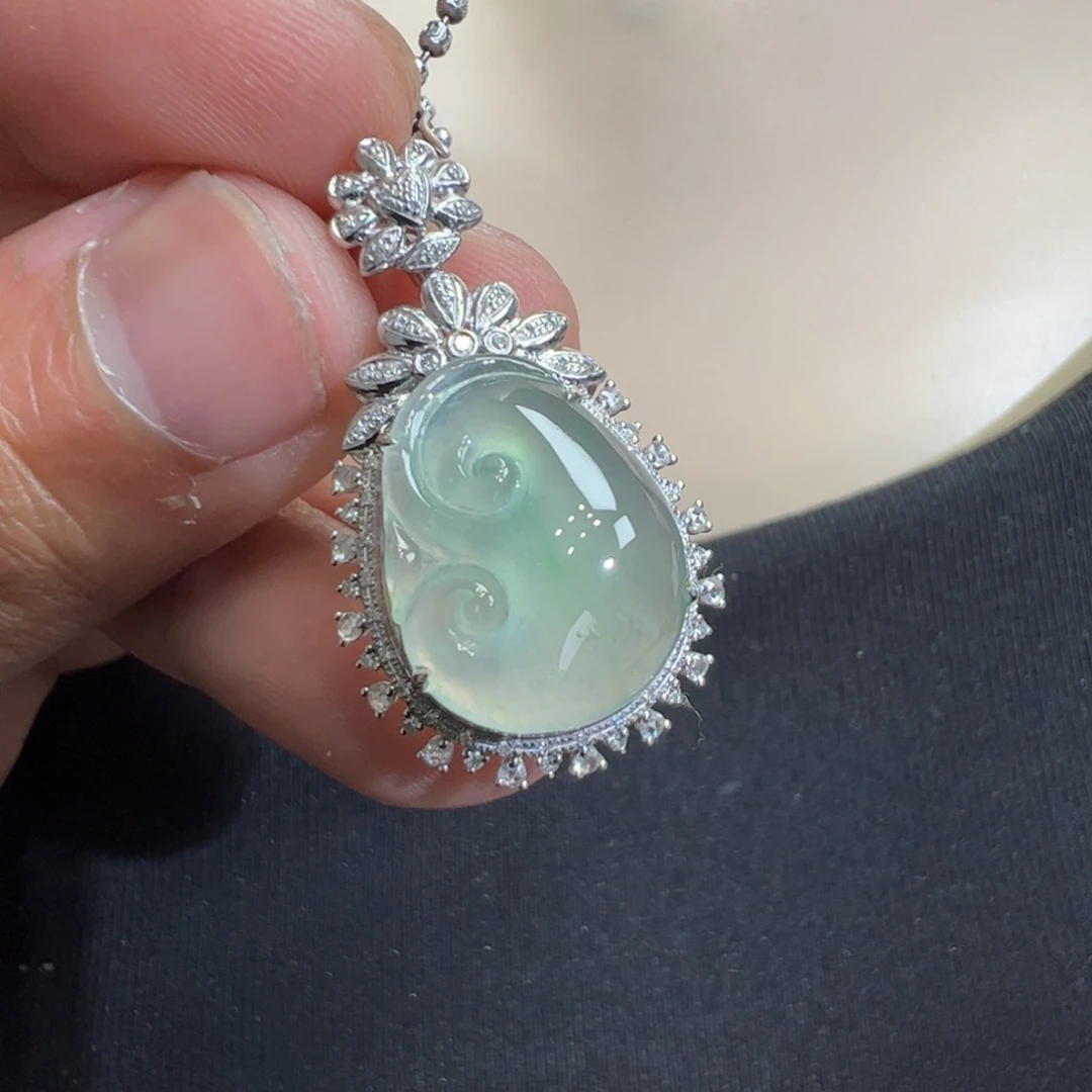 翡翠吊坠(不含链)18K金镶嵌