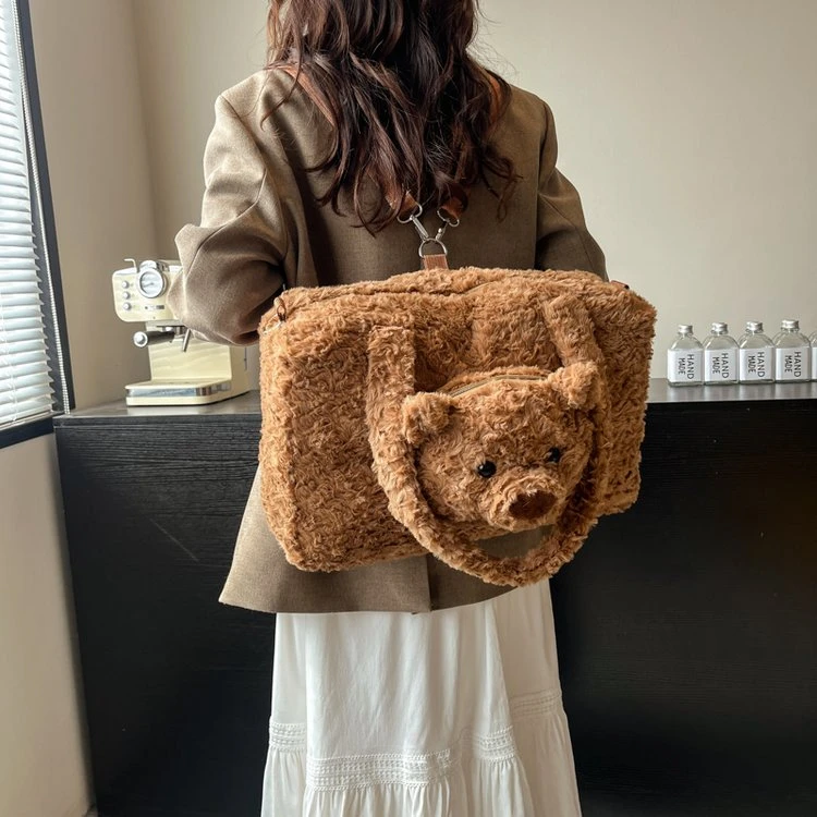 春夏流行小众可爱玩偶单肩包女新款通勤休闲大容量双肩毛毛包网红