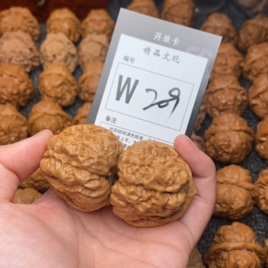 吊坠桃核谁***君我是第40