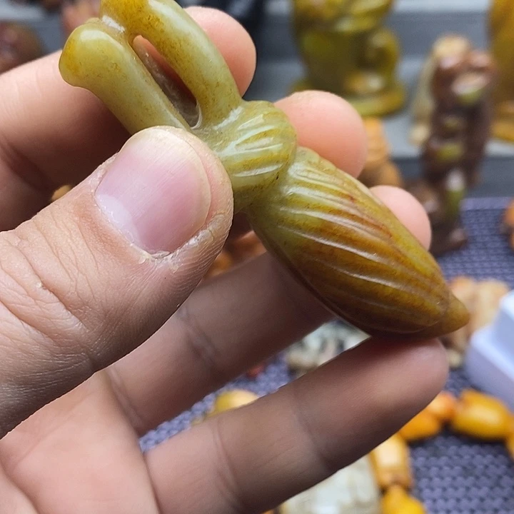 未镶嵌蛇纹石玉颈饰