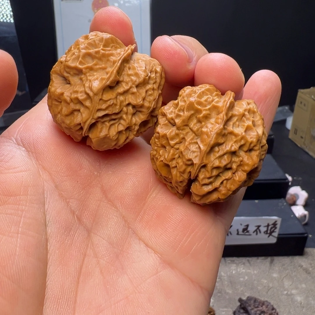 文玩核桃吊坠舍利子34mm