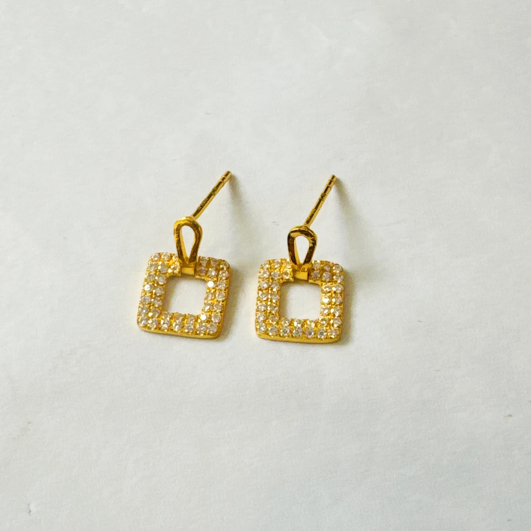 足金999  莫桑环环相扣耳钉