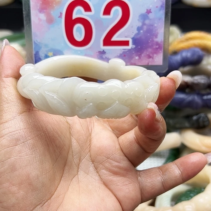 未镶嵌手镯石英岩玉