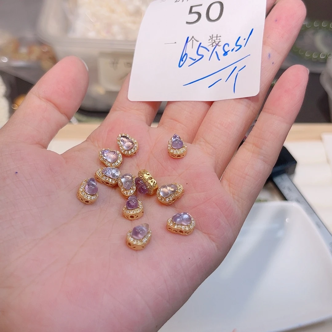 未镶嵌珠宝半成品水晶50 。