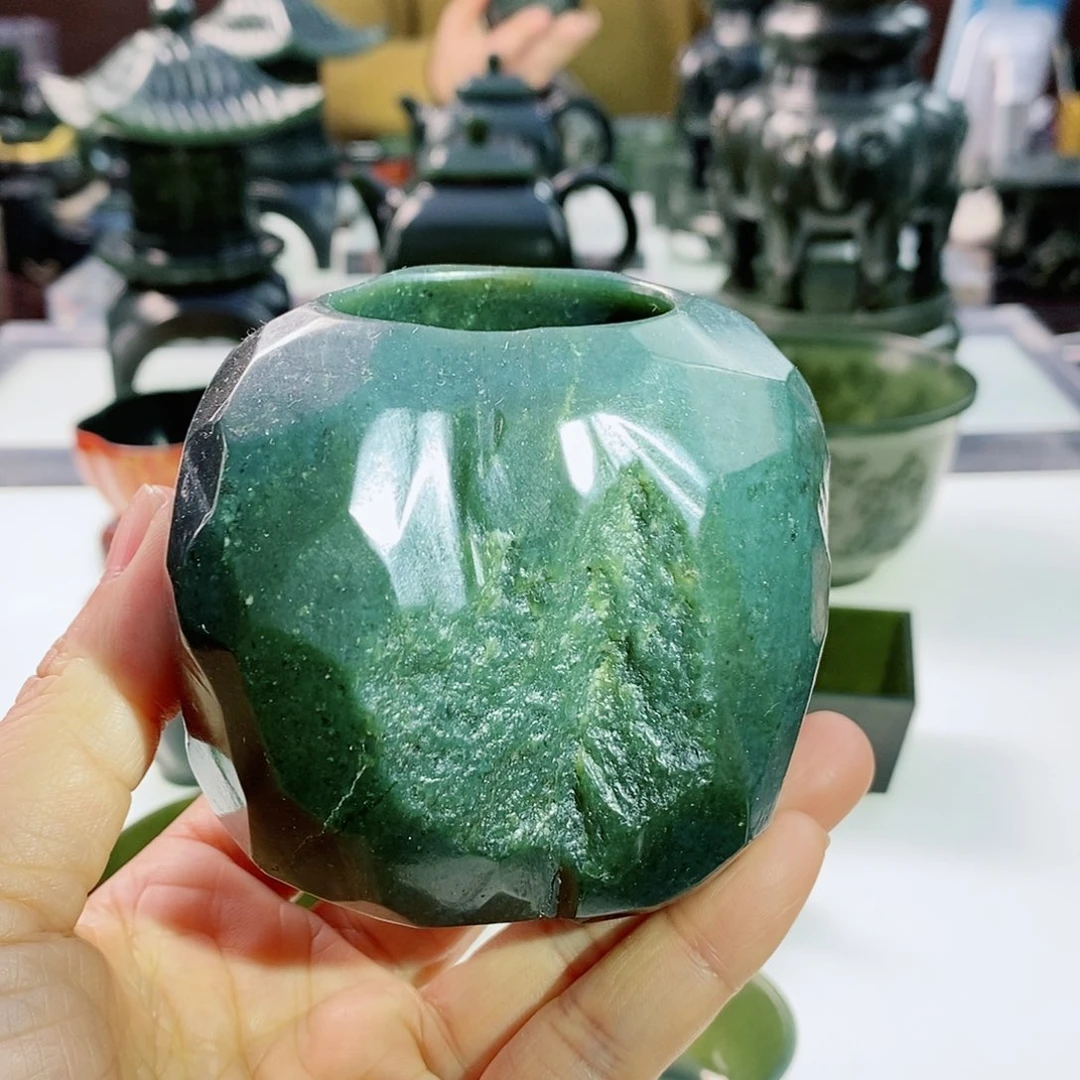 和田玉（青玉）把件未镶嵌微瑕裂花盆