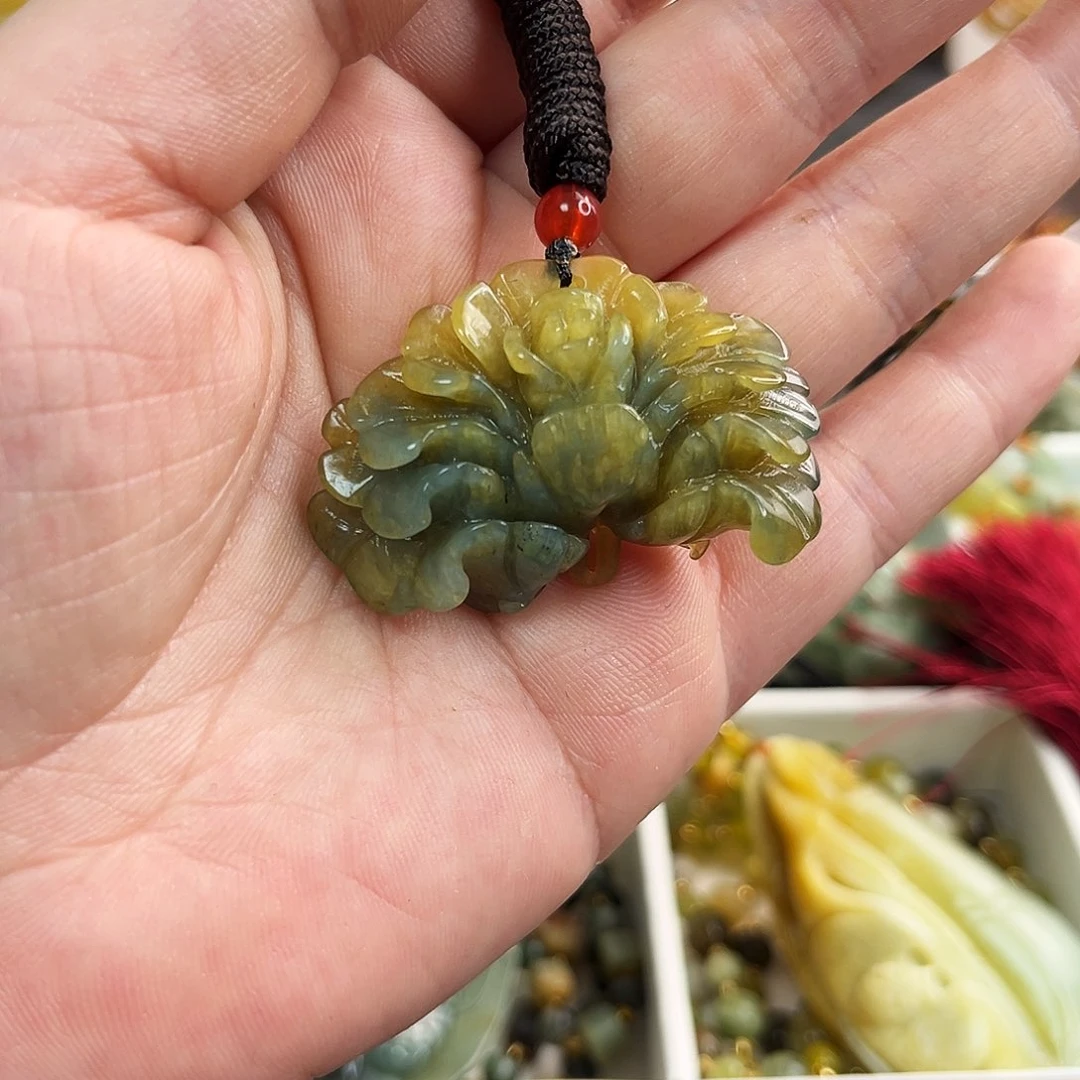 蛇纹石玉颈饰未镶嵌