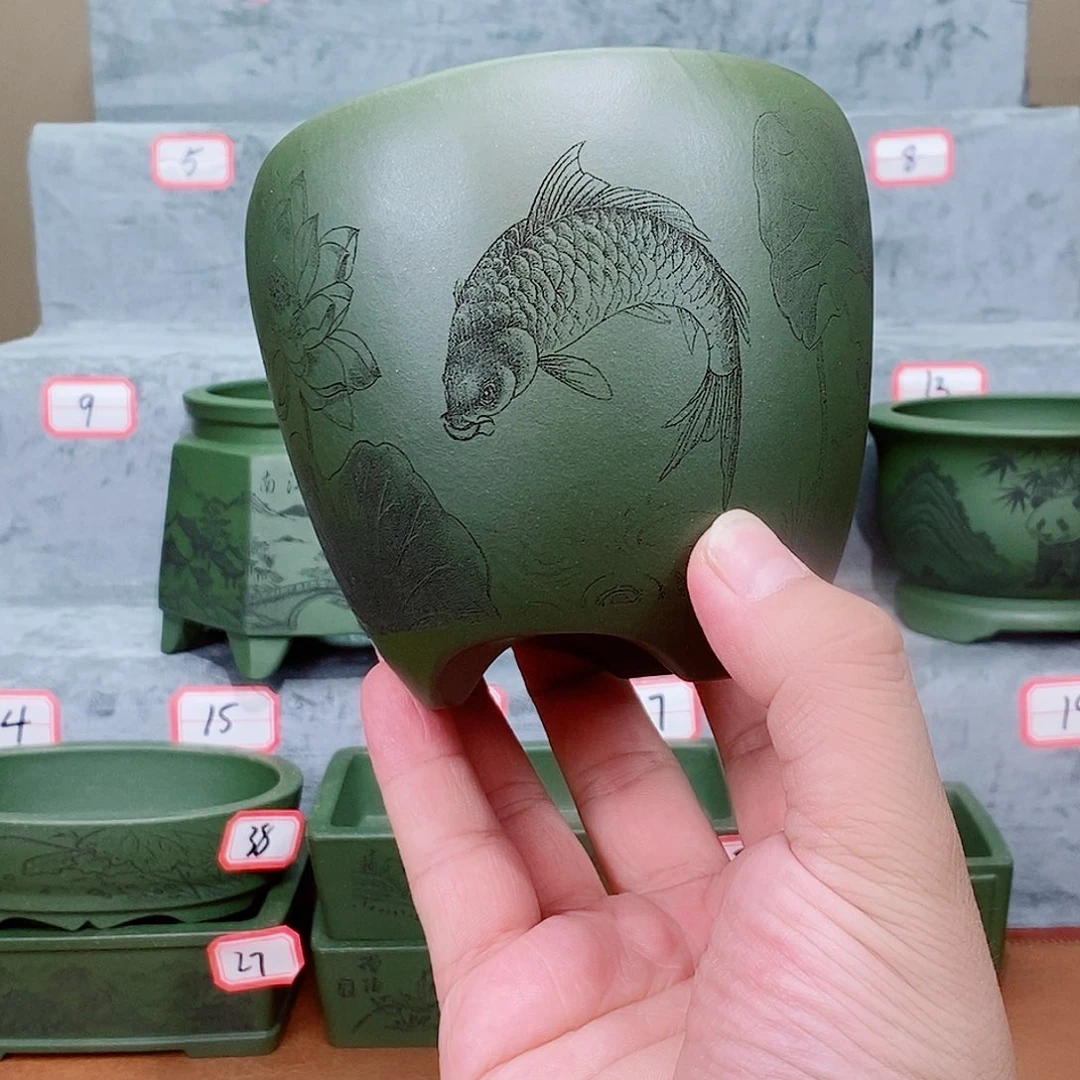 紫砂花盆我在看书