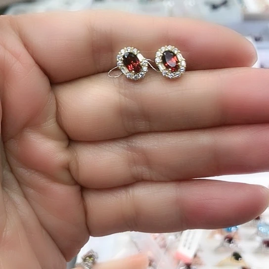 石榴石（芬达石）银S925镶嵌耳饰天然鸽血红石榴石耳钉s925银镶嵌