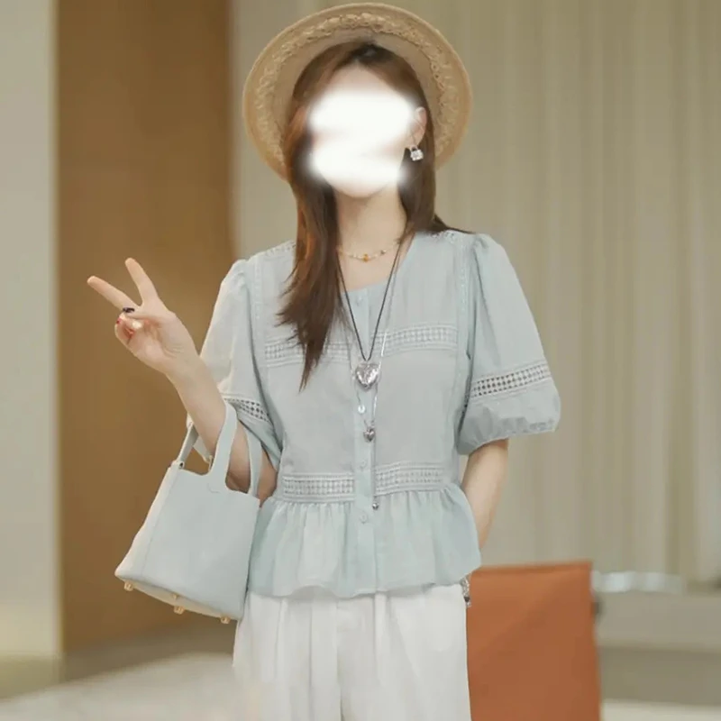 法式圆领蕾丝花边泡泡袖衬衫女夏季新款时尚气质镂空纯色上衣潮流