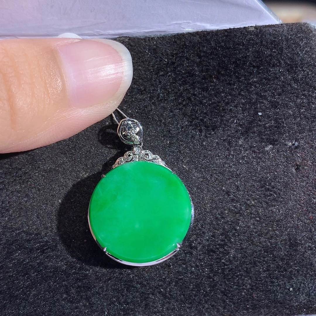 翡翠18K金镶嵌吊坠(赠链)