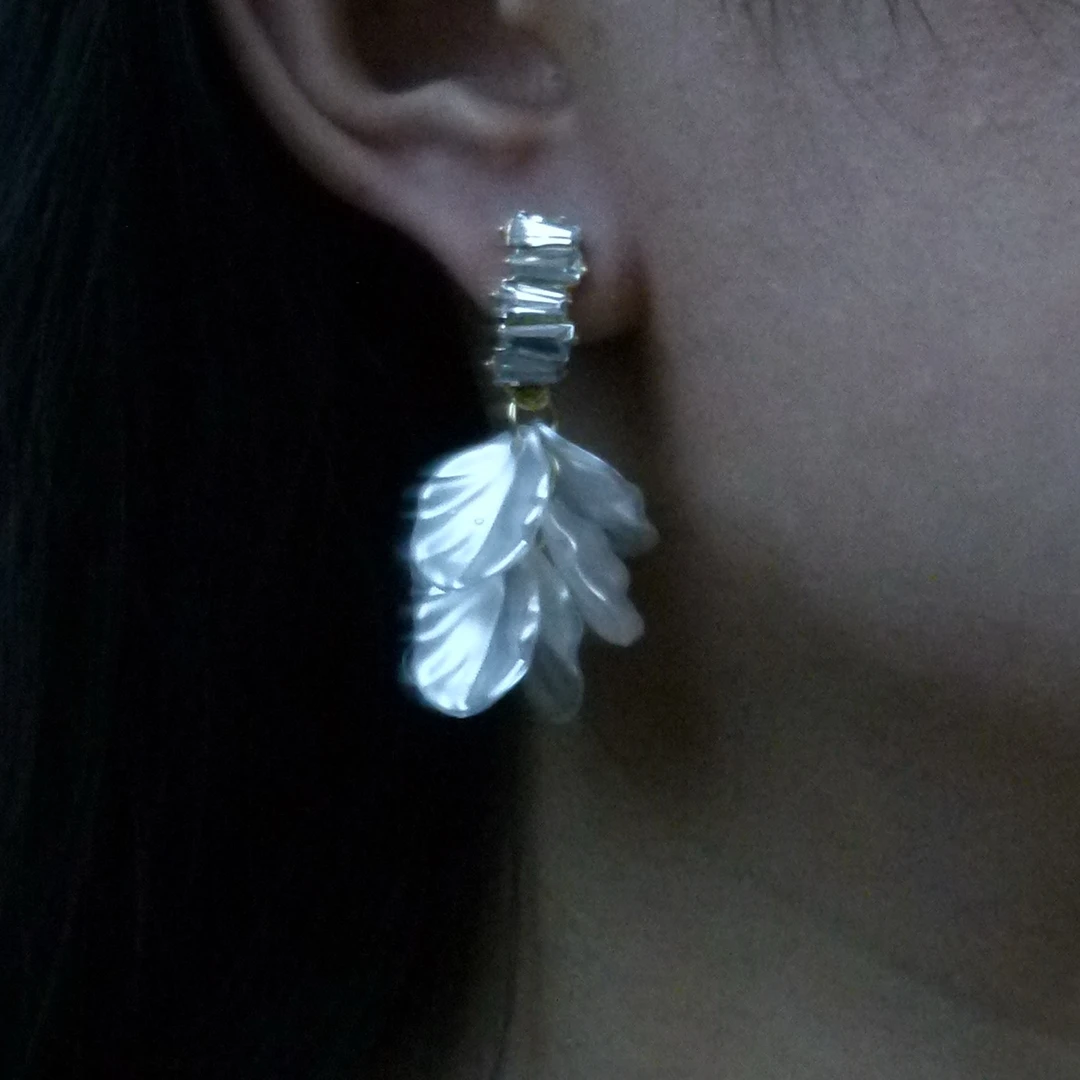 铜合金耳饰 手工气质轻奢花瓣耳环