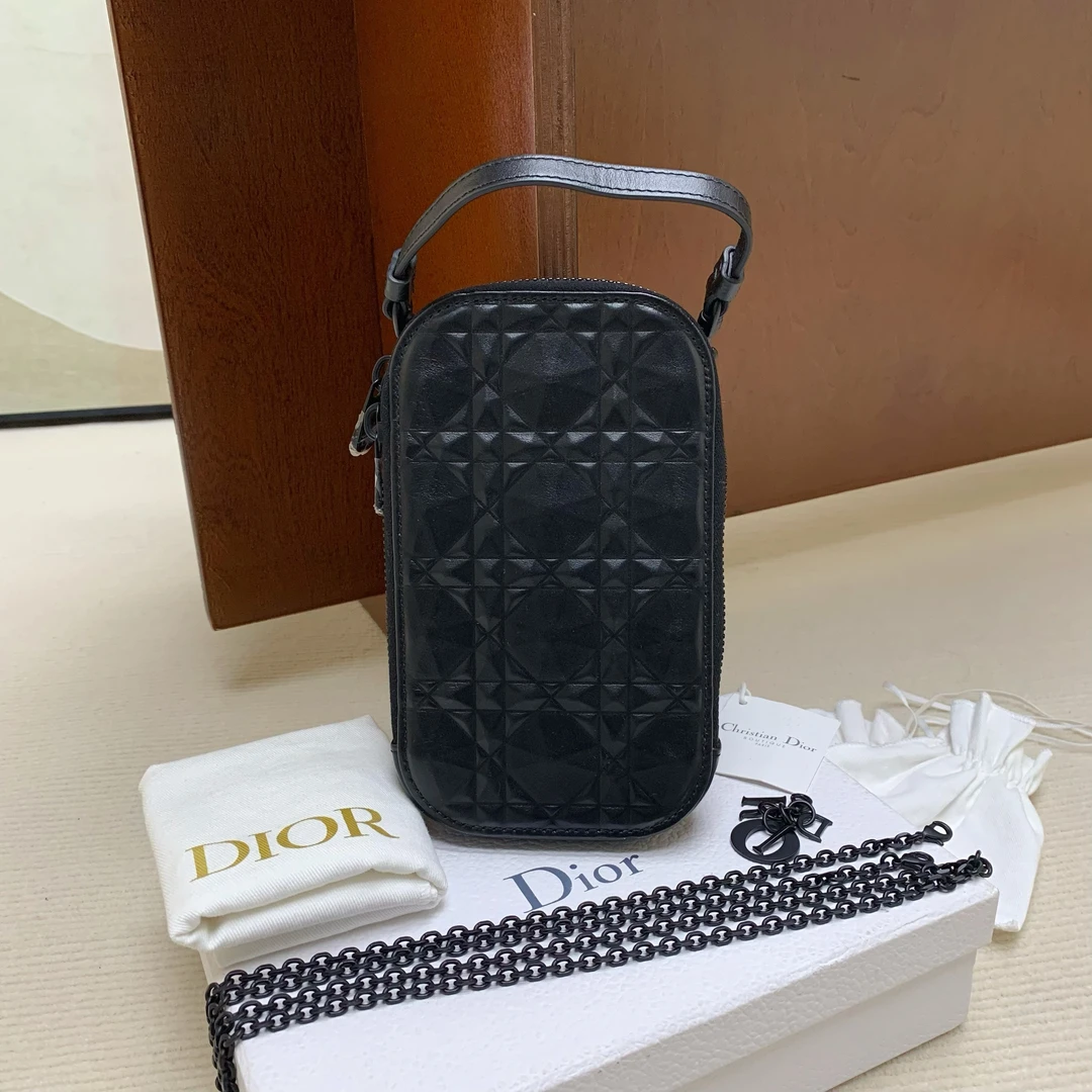 99新 DIOR/迪奥 【全新闲置】Dior Soblack 菱格吊坠手机包