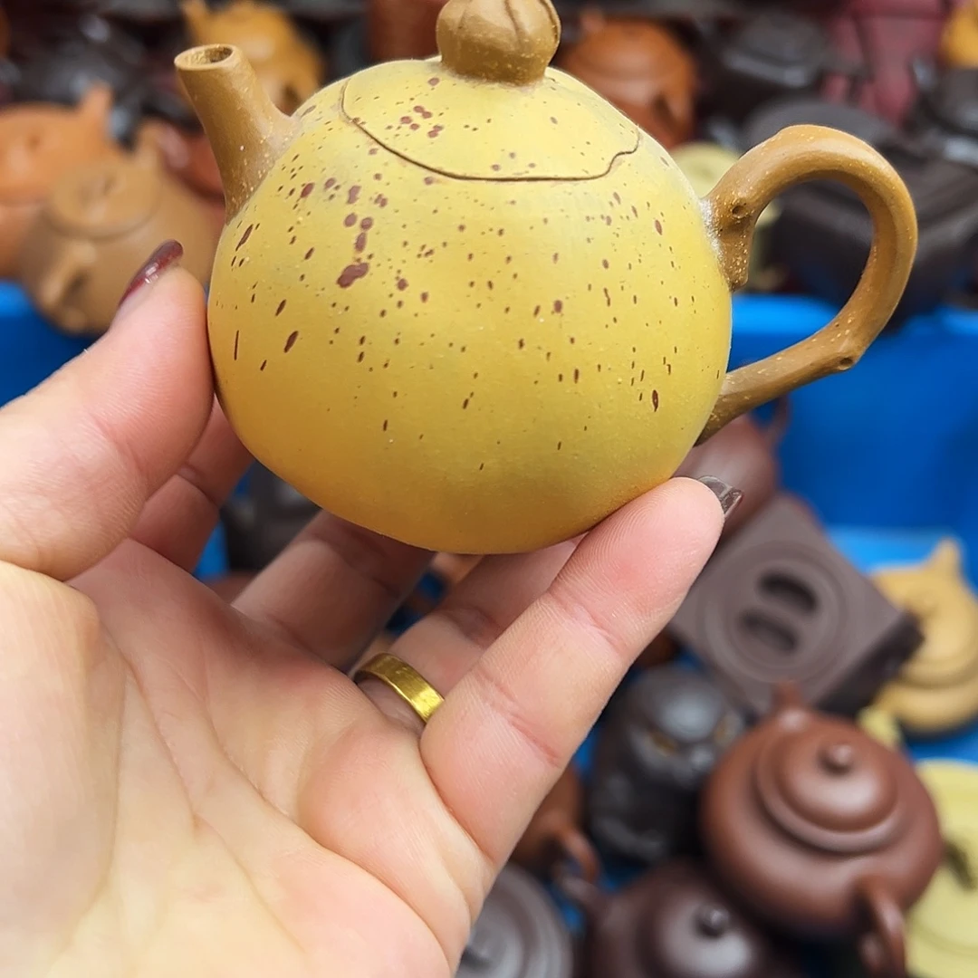 紫砂茶壶紫砂的…………………………