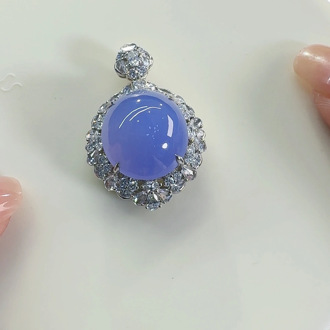 翡翠颈饰18K金镶嵌蛋面