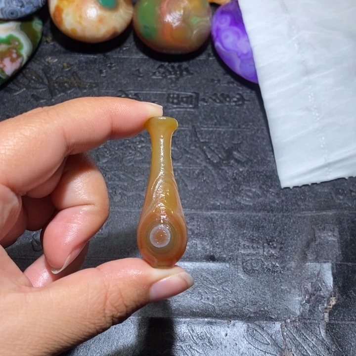 颈饰未镶嵌石英质玉
