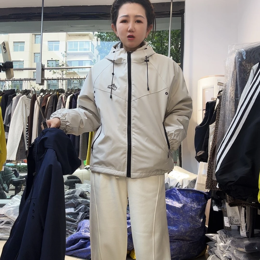 灰白色1688夹棉连帽外套