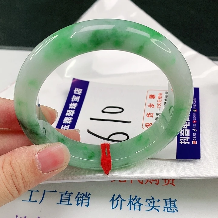未镶嵌手镯翡翠知*?翡翠