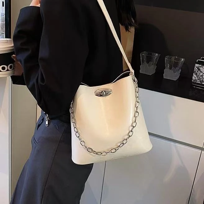 新款轻奢百搭高级感气质时尚斜挎女士包0010白