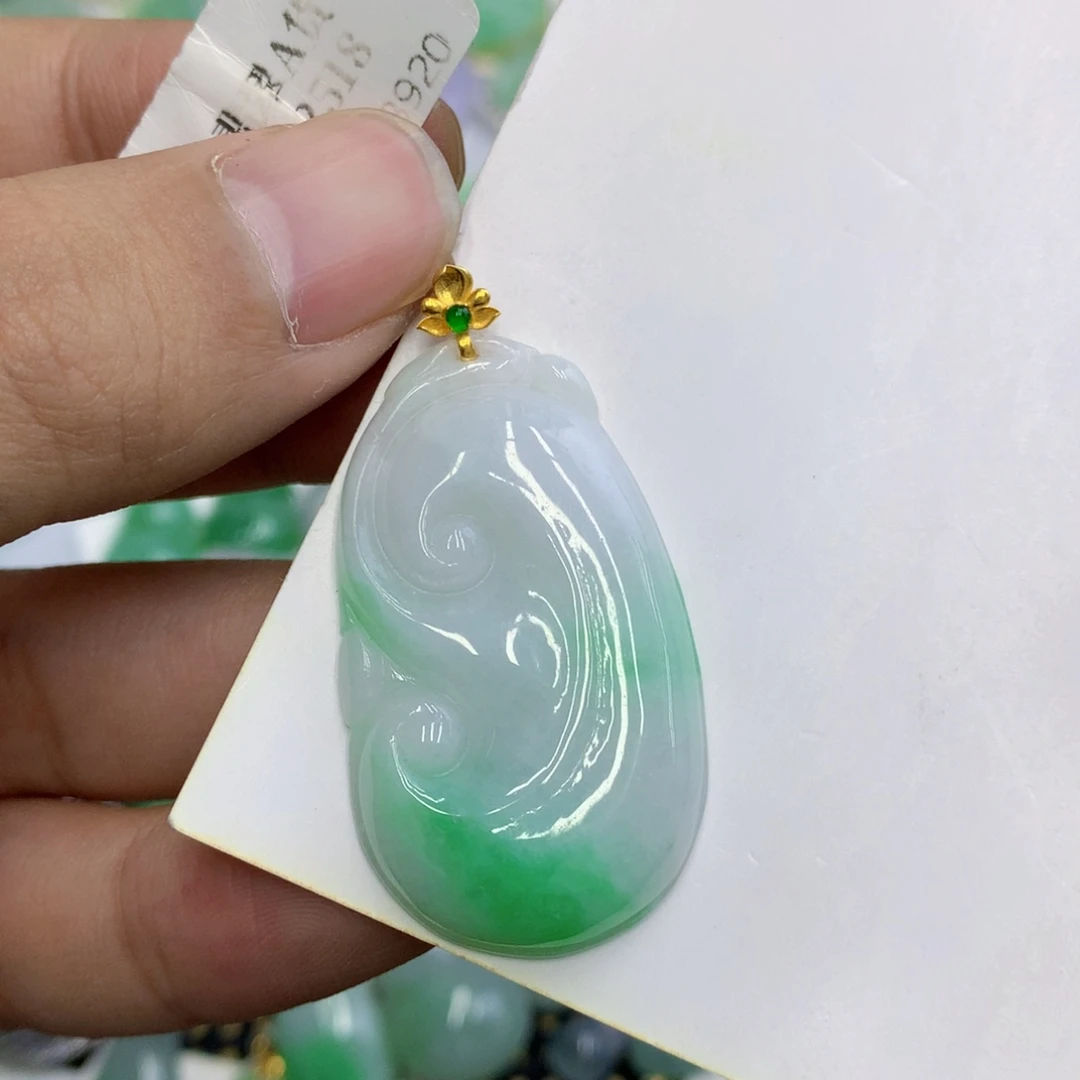 翡翠18K金镶嵌颈饰翡翠
