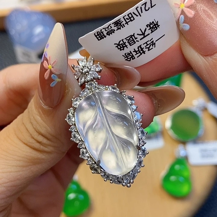 石英质玉银S925镶嵌颈饰叶子