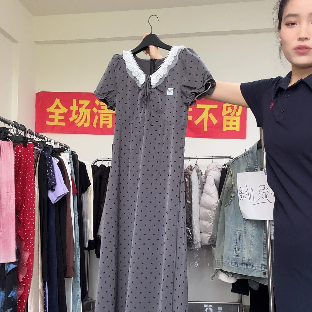 灰色波点连衣裙女夏