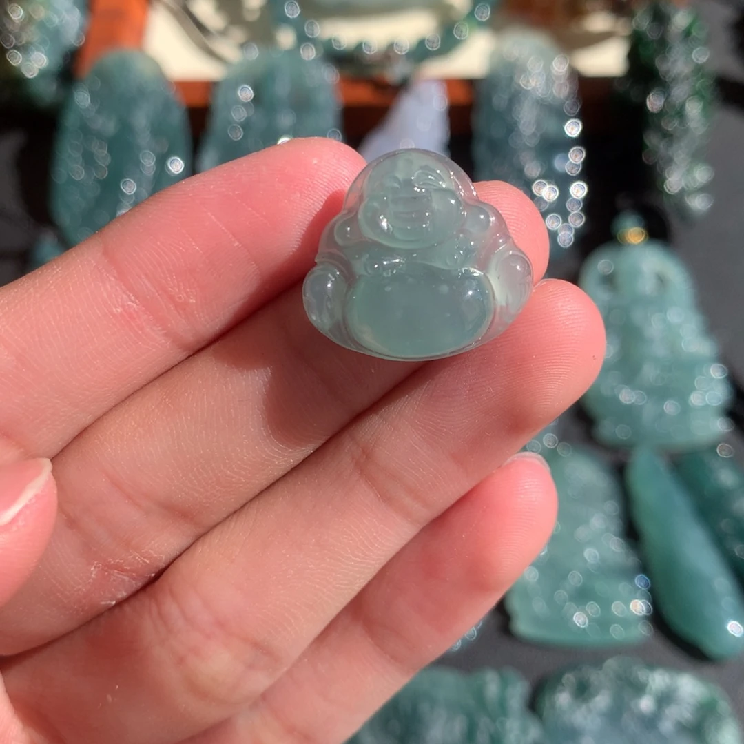 翡翠未镶嵌颈饰佛