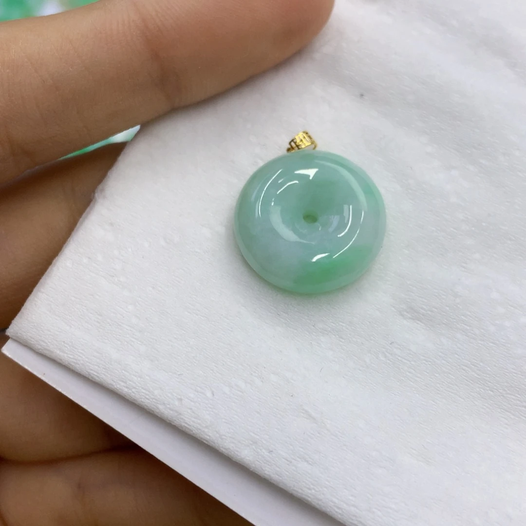 翡翠18K金镶嵌颈饰翡翠