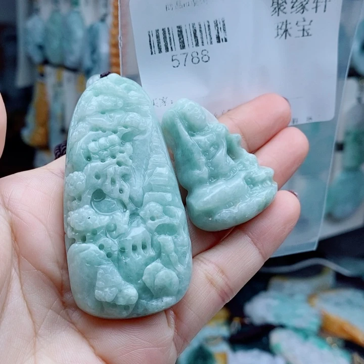翡翠未镶嵌颈饰翡翠