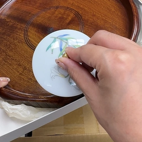 次**开瓷器。  瓷器。瓷器。