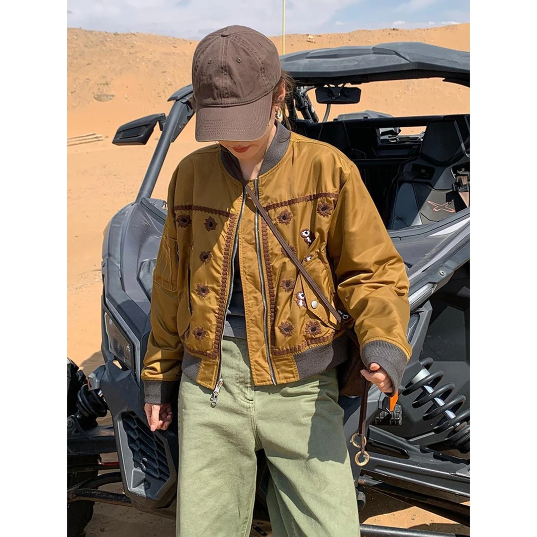 2025秋季独特轻奢高级感超好看休闲风高端欧货姜黄色棒球服外套女