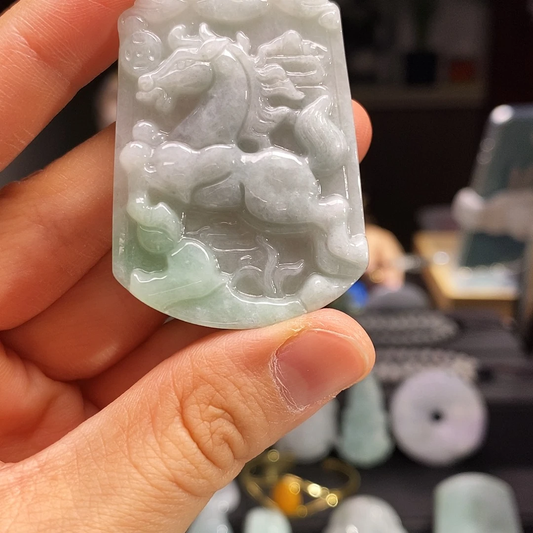 翡翠未镶嵌颈饰马