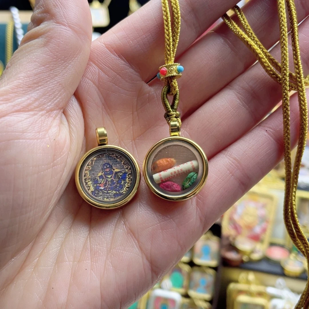 铜铁合金类唐卡等多种形式的艺术形式