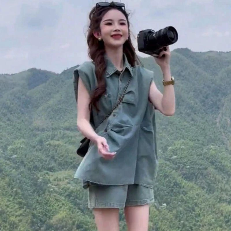 牛仔套装无袖上衣女夏又a又飒裤子清冷松弛感穿搭阔腿短裤两件套