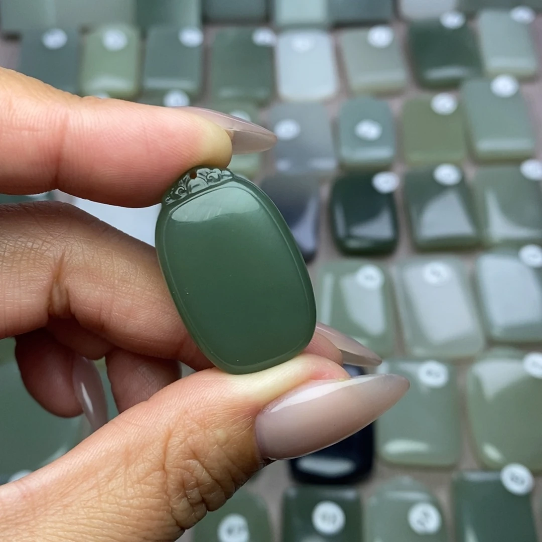 *****和田玉未镶嵌颈饰