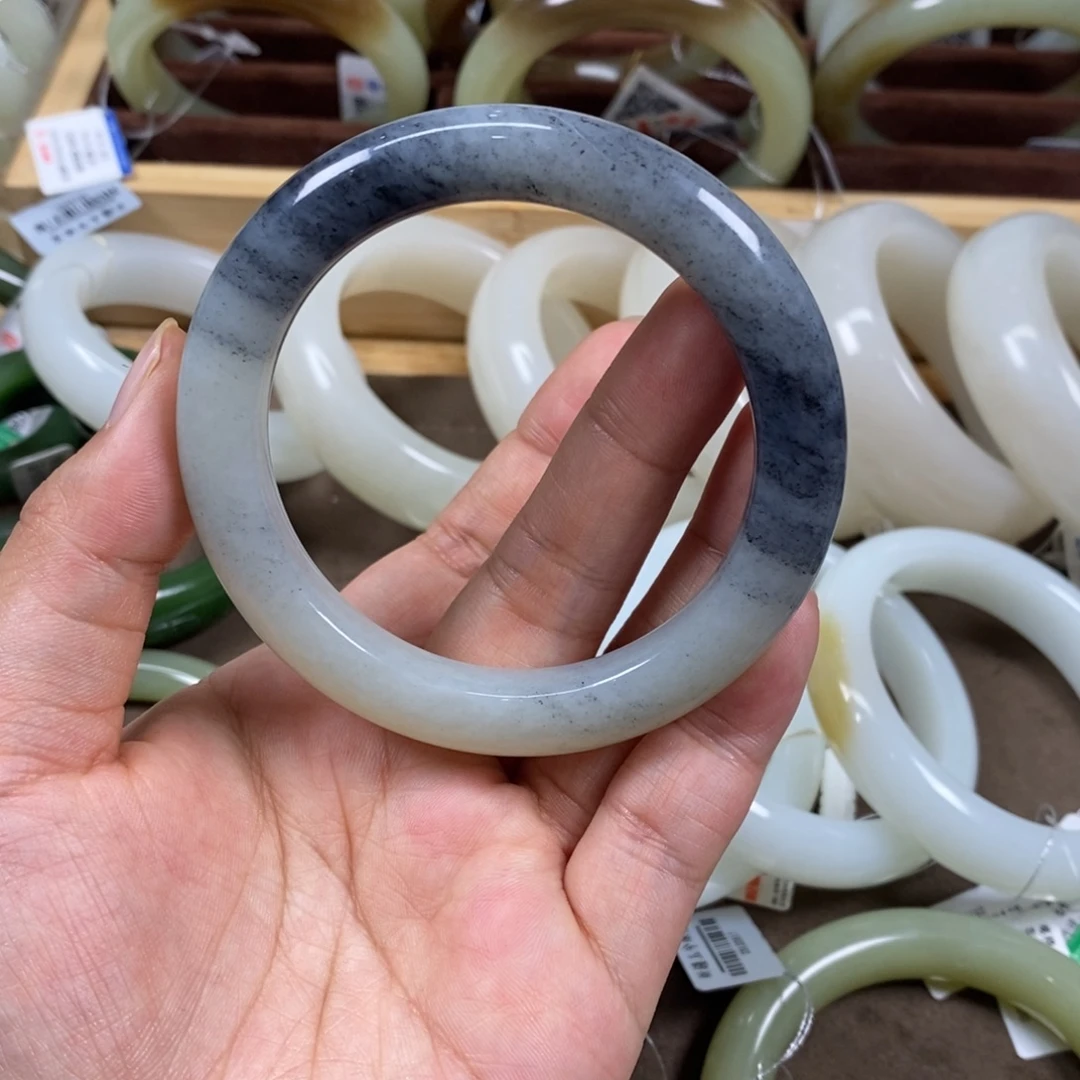 和田玉（糖玉）未镶嵌手镯