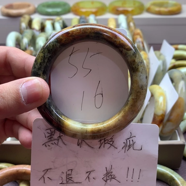 蛇纹石玉手镯未镶嵌