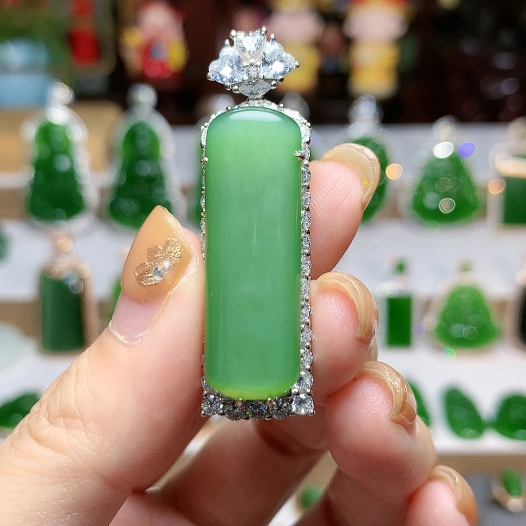 颈饰未镶嵌和田玉（碧玉）