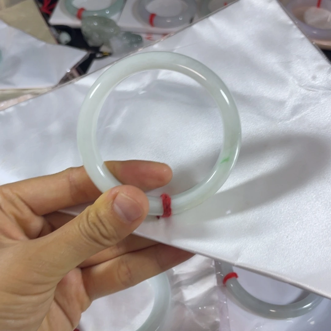 未镶嵌手镯翡翠天然翡翠手镯