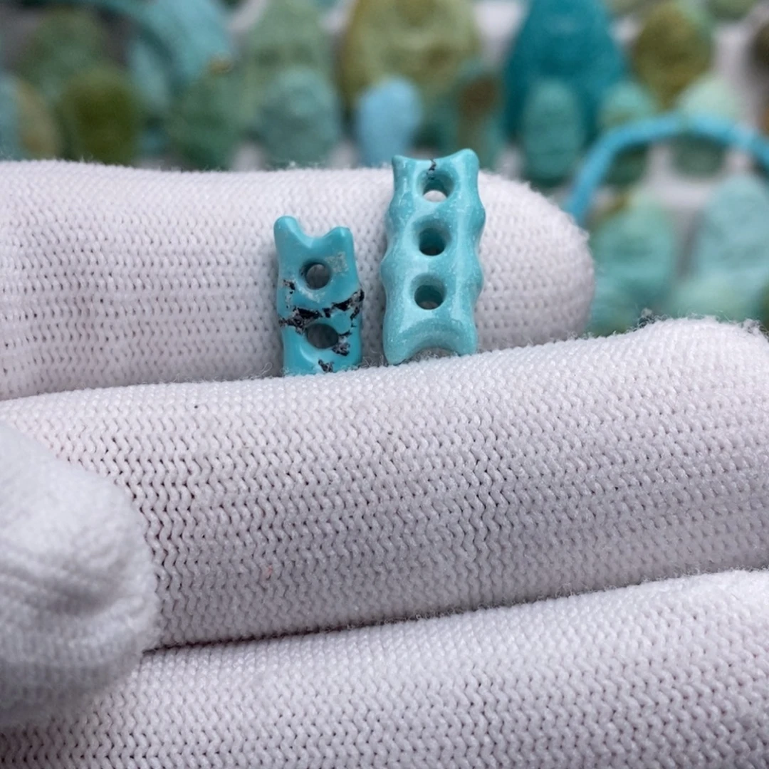 虎****绿松石未镶嵌绿松石