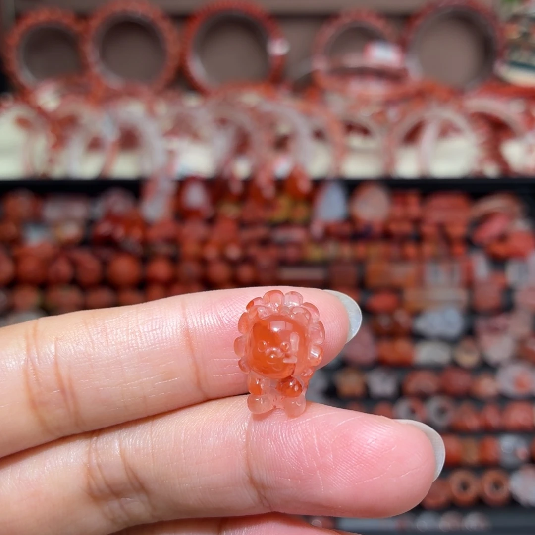 南红玛瑙未镶嵌颈饰小狮子