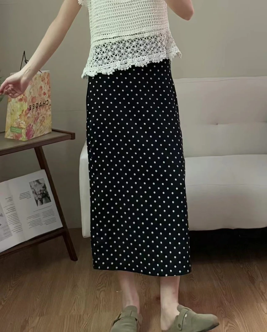 【现货】设计感黑色波点开叉半身裙女秋冬季新款高腰中出游服装女