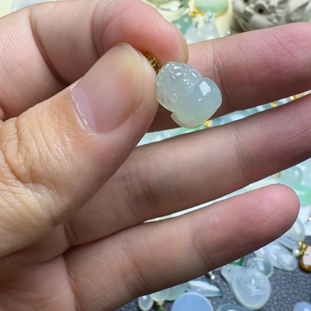 翡翠18K金镶嵌颈饰小貔貅