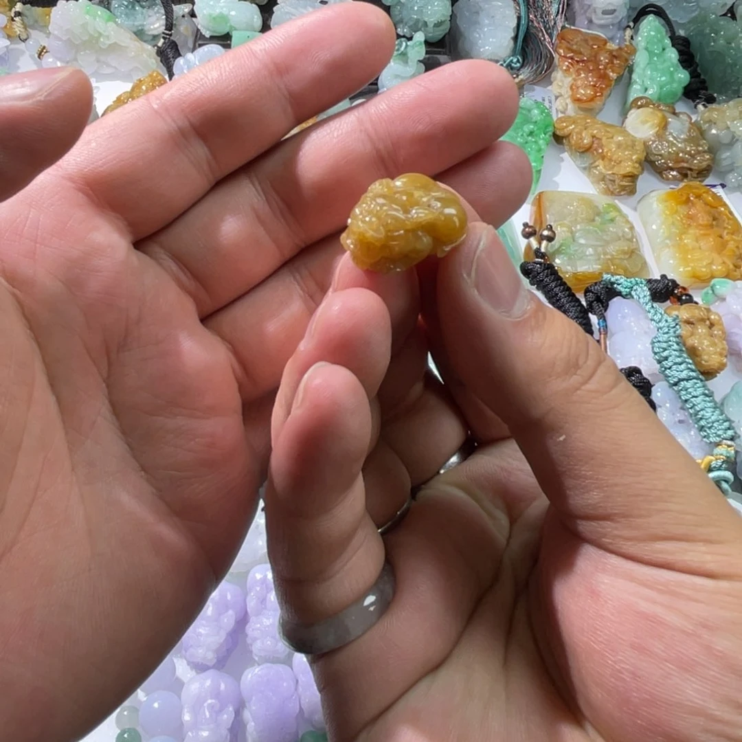 翡翠颈饰未镶嵌天然