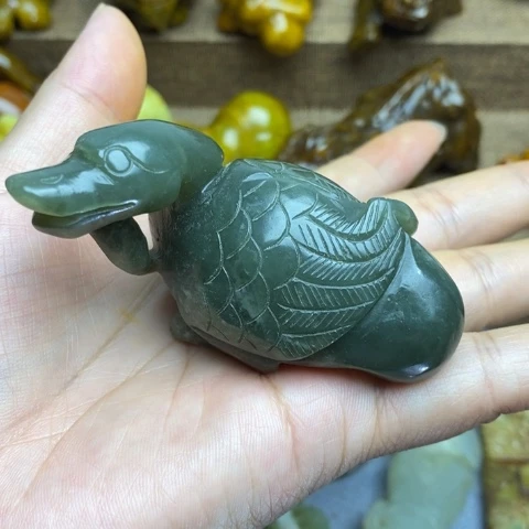 蛇纹石玉未镶嵌颈饰78