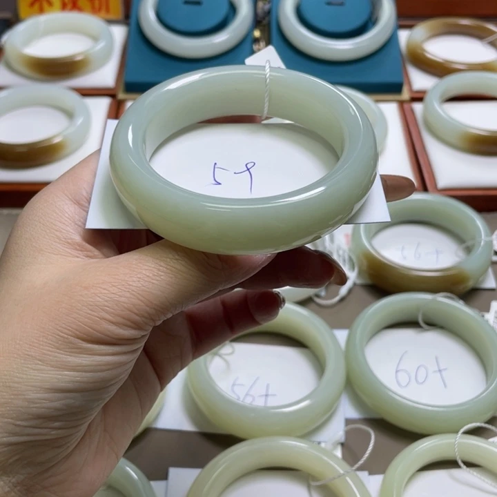 和田玉未镶嵌颈饰毅***爱